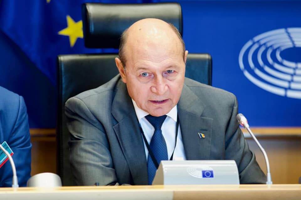 Băsescu a izbucnit în plâns în direct. I-au dat lacrimile. Ce l-a emoționat pe fostul președinte
