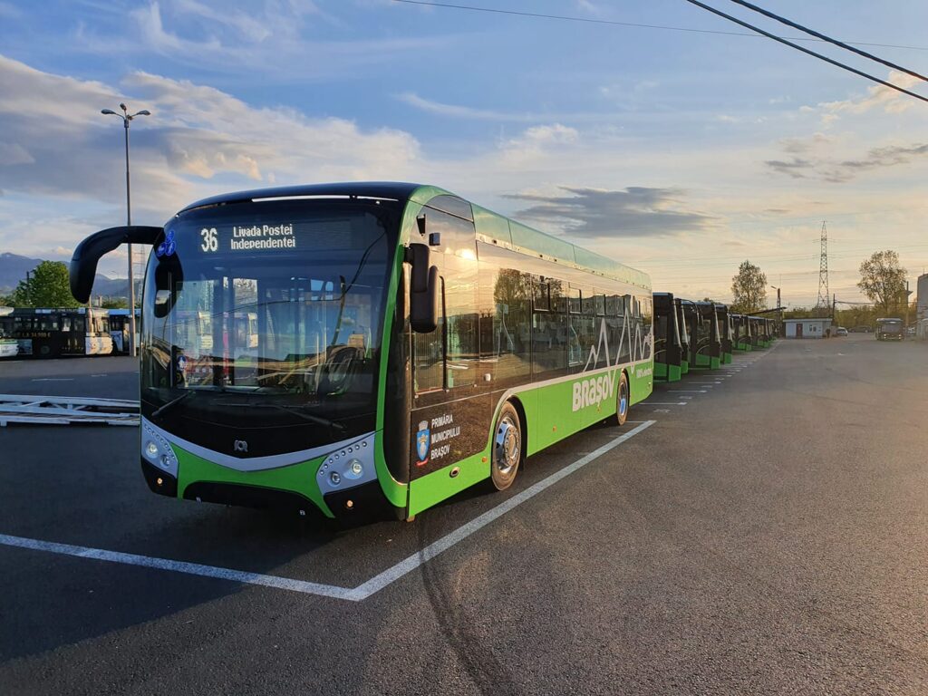 Mai multe autobuze electrice au fost livrate în Brașov și Satu Mare
