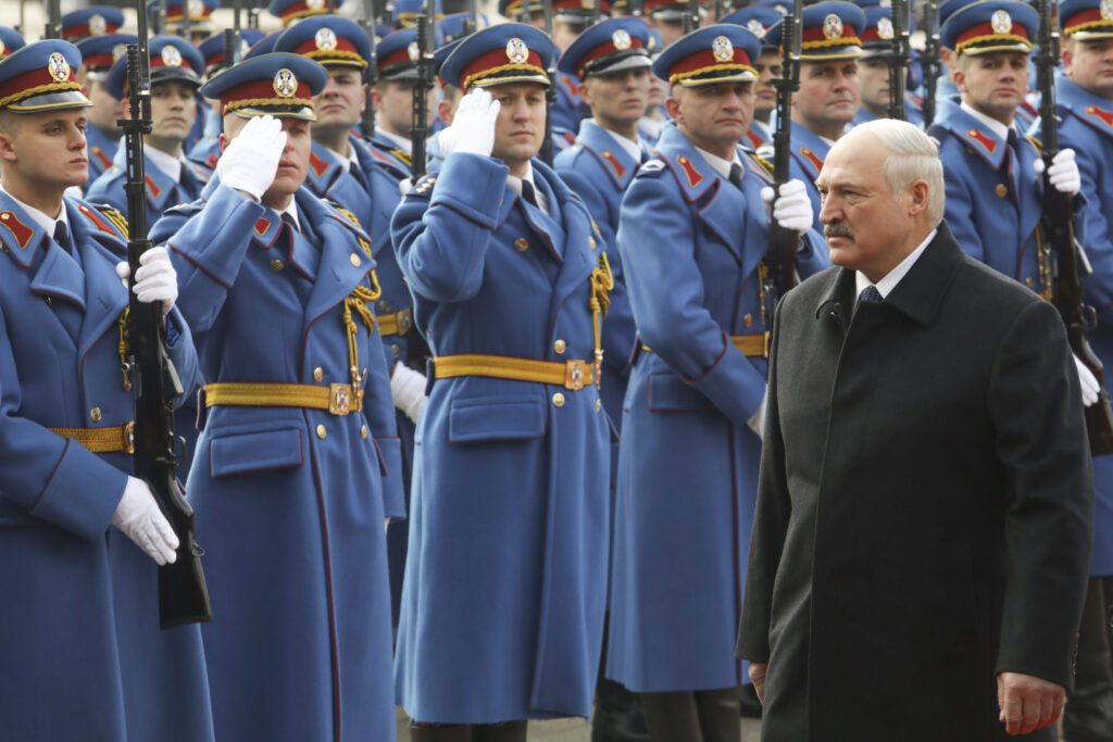 Rivalii lui Aleksandr Lukaşenko intră pe rând la închisoare. Viktor Babarîko va sta 14 ani după gratii