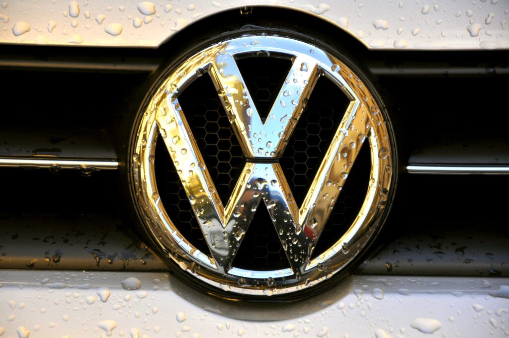 Gigantul german, Volkswagen, lovit crunt în pandemie! A raportat pierderi masive