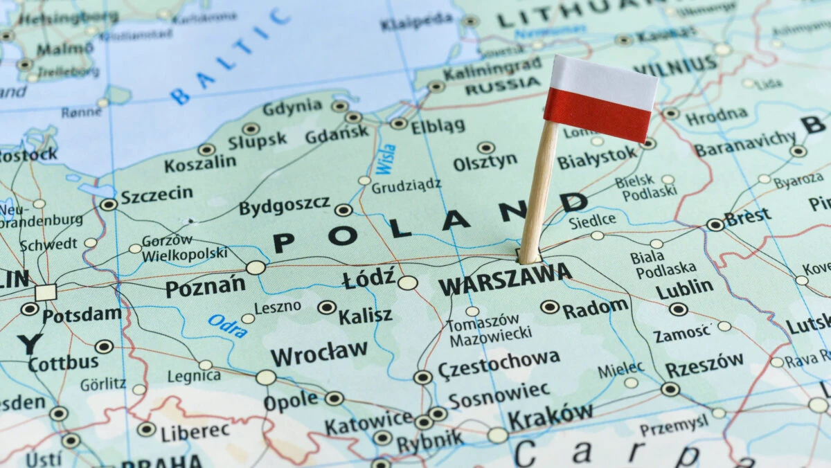 Polonia prelungește restricțiile, însă centrele comerciale se deschid