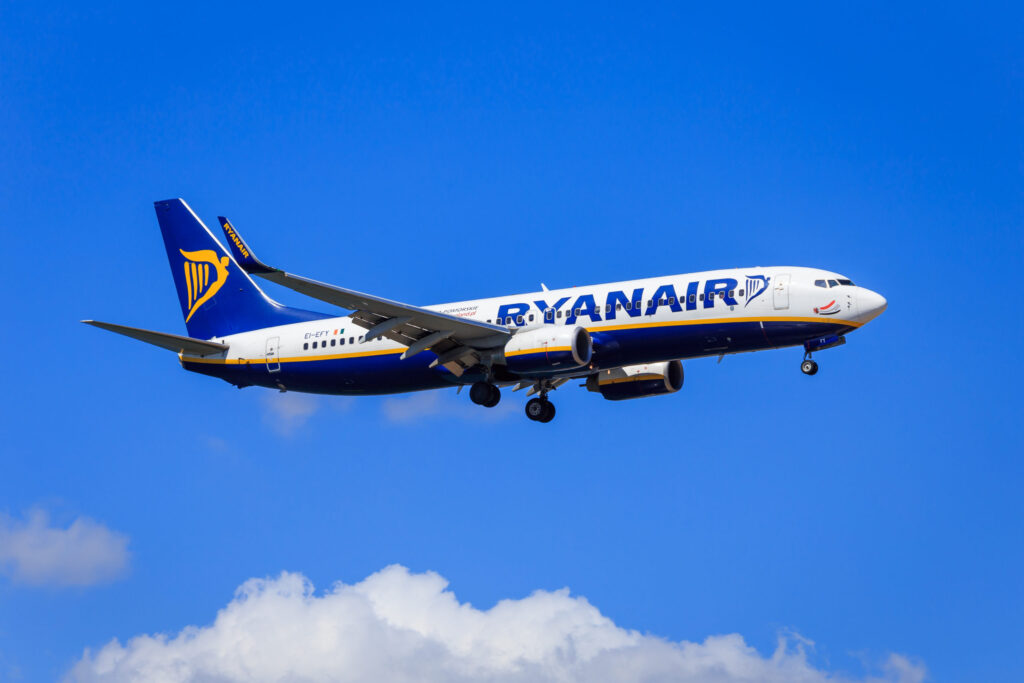 Ryanair a renunțat la mai multe curse interne și externe. Două orașe din România se află pe listă