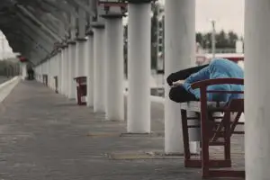 Crește numărul persoanelor fără adăpost în Europa din cauza pandemiei