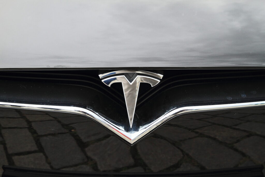 Tesla a redus din nou prețurile automobilelor pe care le vinde în China din cauza cererii slabe