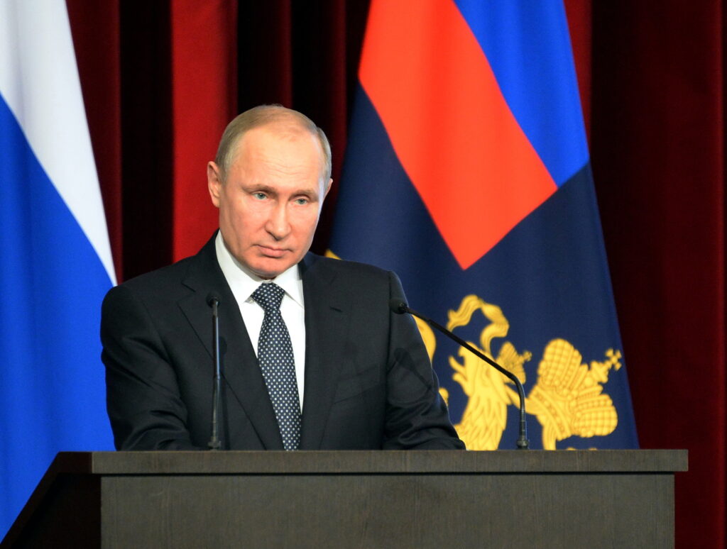 Putin, foc și pară. Sute de avioane spion dau târcoale granițelor ruse