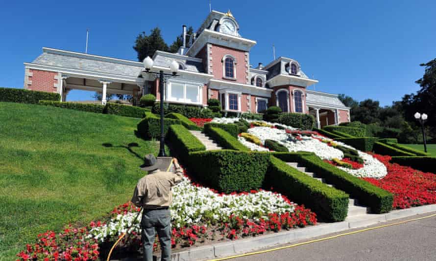 Neverland, ferma în care a locuit Michael Jackson, a fost vândută pe 22 de milioane de dolari