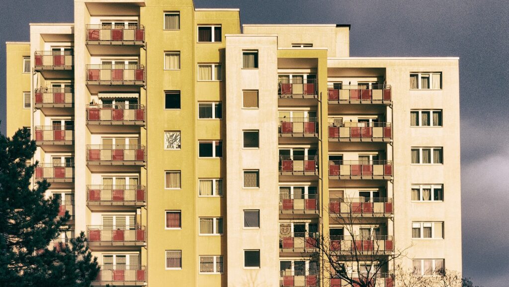 Vestea cea mare pentru proprietarii de apartamente! Anunțul pe care îl așteaptă milioane de români