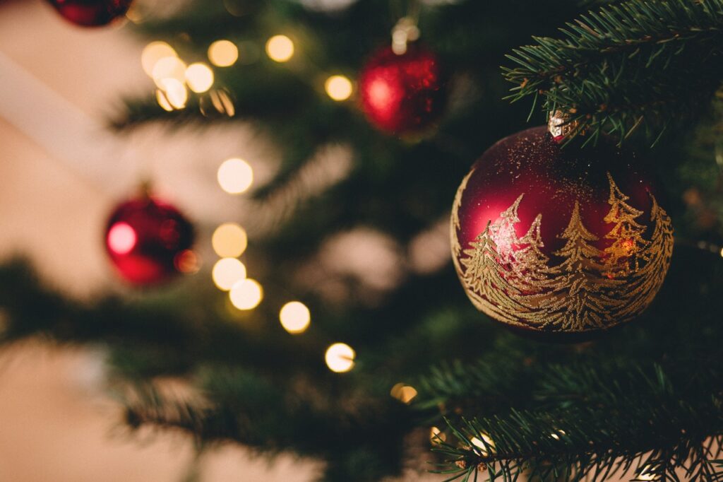 Cum a devenit Crăciunul sărbătoarea tradițională de azi, cu un Moș Crăciun, cadouri și brad