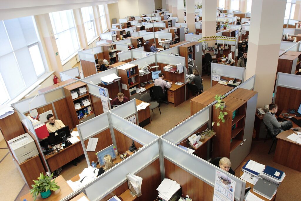 Colliers: Piața birourilor a scăzut cu aproximativ 40%