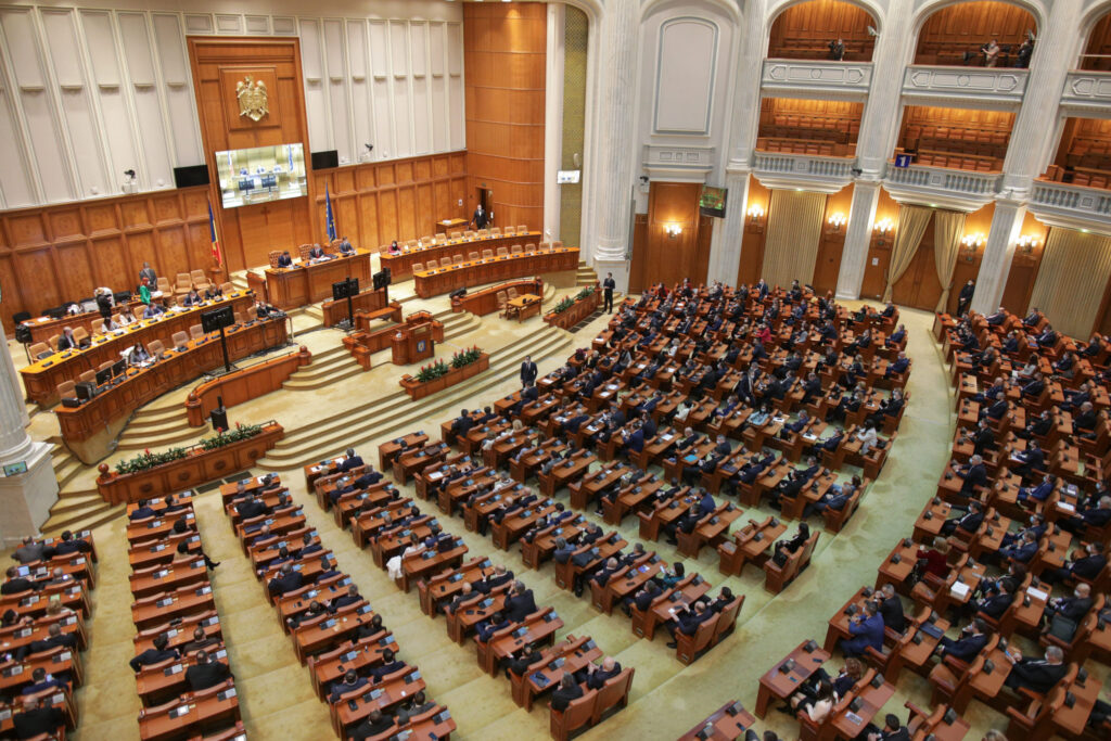 Asistență medicală pentru românii săraci! Parlamentul a adoptat azi proiectul de lege