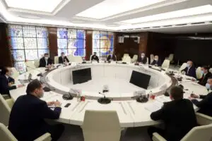 Reprezentanţii Asociaţiei Municipiilor şi Florin Cîţu, faţă în faţă. Ce le-a promis premierul primarilor din România