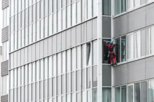 România, printre țările cu cea mai scăzută rată a angajaților din domeniul curățeniei clădirilor. Cifre Eurostat