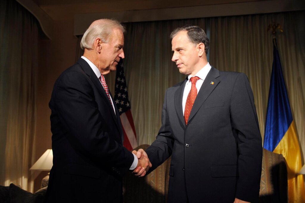 Secretarul general adjunct al NATO l-a felicitat pe Biden. Mesajul transmis de Mircea Geoană