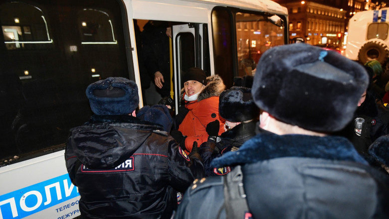 Alertă în Rusia! Poliţia face arestări în lanț înainte de protestele din weekend! Aliaţii lui Navalnîi, vizați direct