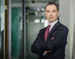 Raport EY România: Energiile regenerabile pot accelera decarbonarea sectorului energetic din România