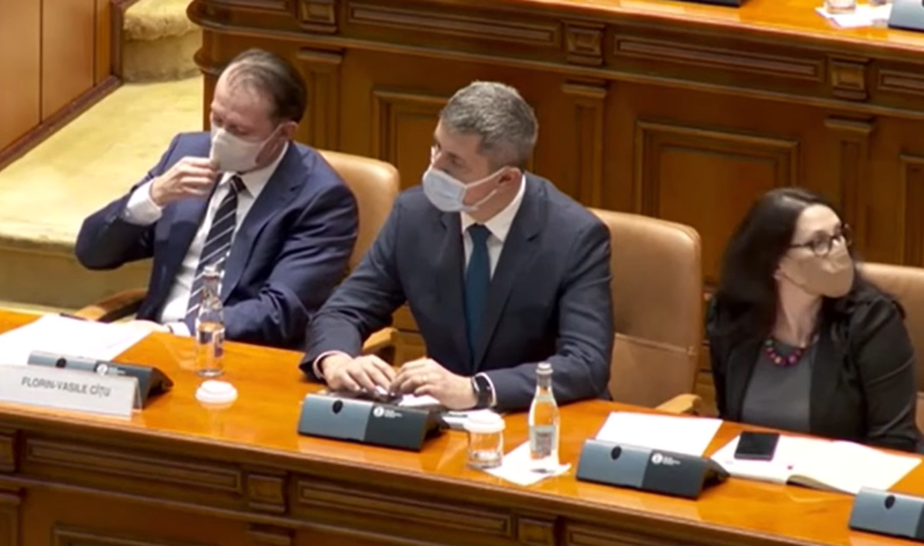 Moment incredibil cu Dan Barna în Parlament! Gest frapant făcut de liderul USR în timpul discursului susținut de Ciolacu (VIDEO)