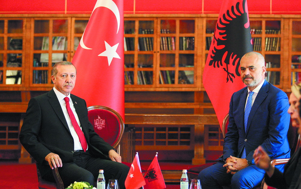 Care sunt planurile lui Erdogan cu Albania? Grecia se teme de „turcizarea” ţării vecine
