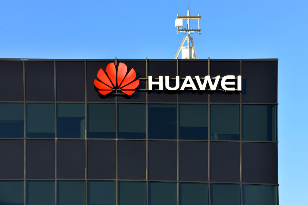 Huawei este considerată din nou o „ameninţare” de către Washington