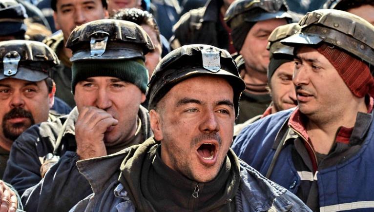 Minerii de la Hunedoara au încetat protestul: Vor primi salariile integral săptămâna viitoare