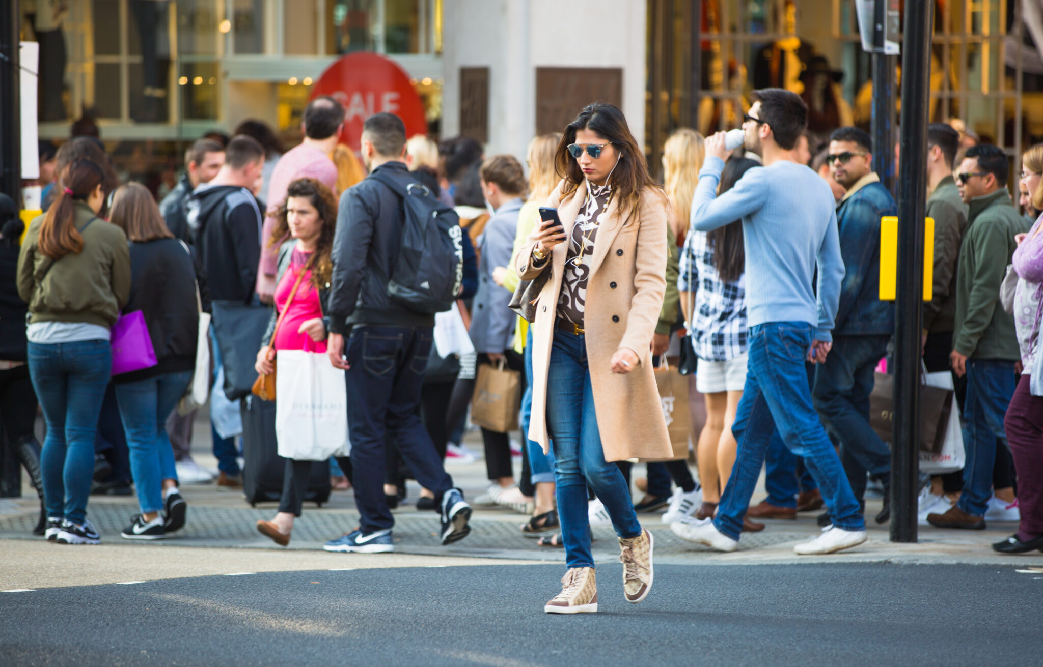 Lots of people were. 9 Чилдс стрит. Спрашивает дорогу в Лондоне. Editorial Street. As Sophie walk up Regent Street she meet.