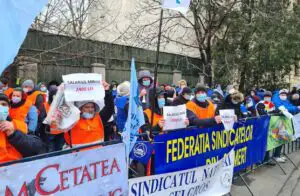 Continuă protestele CNS Cartel Alfa. Sindicaliştii îşi strigă nemulţumirile la Ministerul de Finanţe