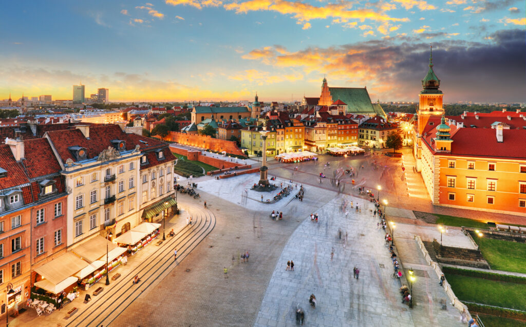 Polonia redeschide muzeele și centrele comerciale