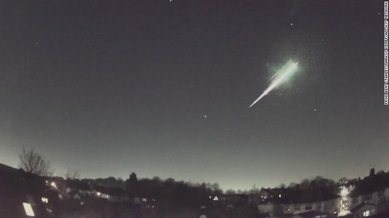 Un meteorit a căzut în Marea Britanie! Cercetătorii spun că ar putea conține „ingredientele vieții”. VIDEO