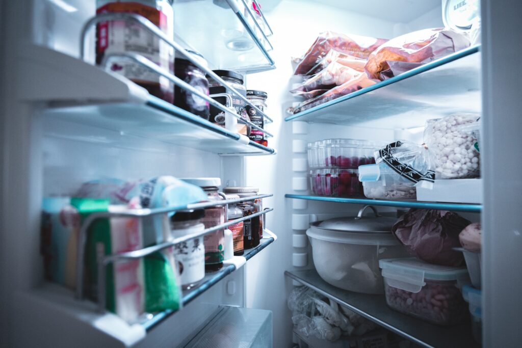 6 moduri de a îmbunătăți eficiența energetică a frigiderului și a congelatorului