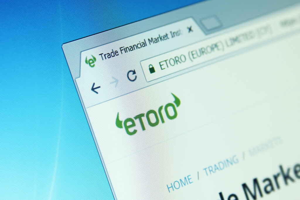 eToro va fi tranzacționată public prin combinarea sa cu FinTech Acquisition Corp V