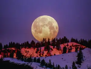 Fenomenul astronomic care ne poate afecta. Se întâmplă chiar la noapte! Specialiștii avertizează