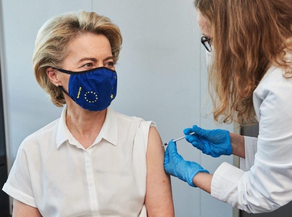 Președinta Comisiei Europene s-a vaccinat anti-COVID. Cu ce ser s-a imunizat Ursula von der Leyen