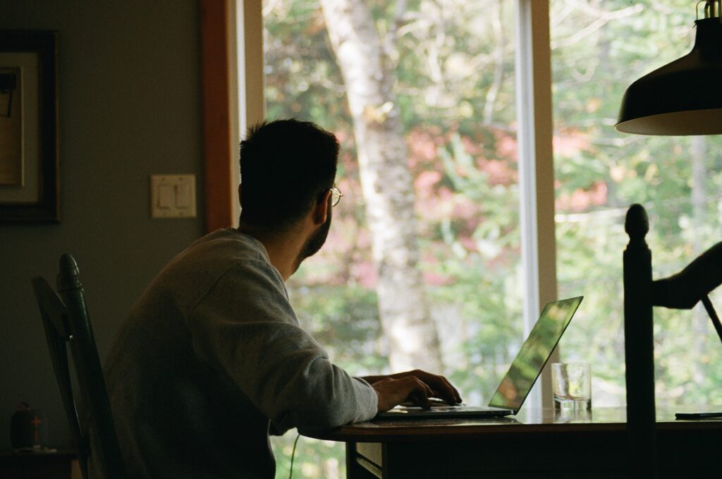6 gadget-uri pentru biroul de acasă care vă pot ajuta să vă creșteți productivitatea
