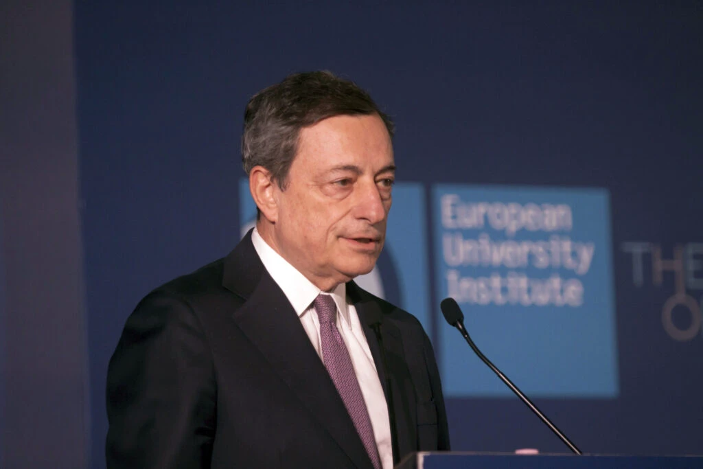 Scrisoare deschisă în „Financial Times”. Draghi și Macron cer insistent investiții