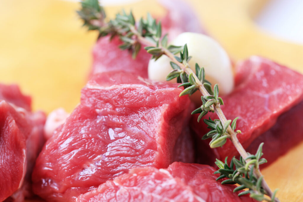 O carne consumată de milioane de români, la un pas să fie interzisă! Decizie radicală în UE
