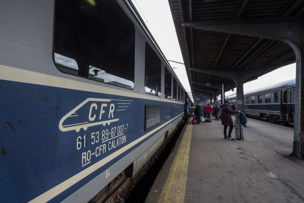 Ministerul Transporturilor falimentează CFR Călători intenționat. Sute de milioane de lei tăiate și bani în plus pentru companiile private