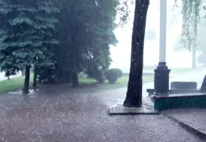 Potop în România! S-a emis cod galben. Localitățile care vor fi luate de ape