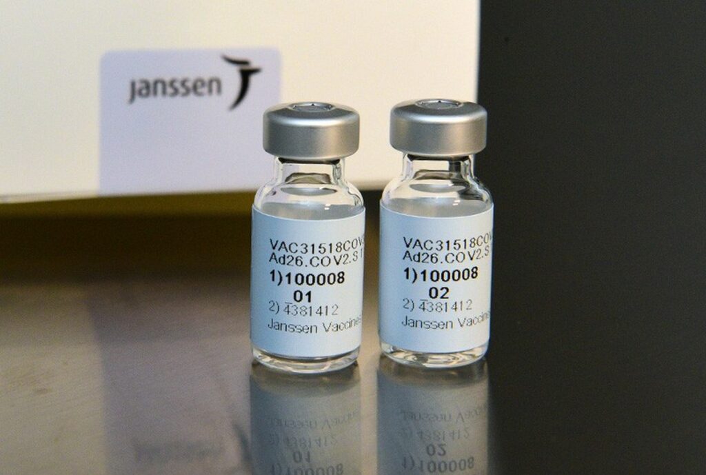 SUA restricționează utilizarea vaccinului Johnson & Johnson din cauza riscului de formare de cheaguri de sânge