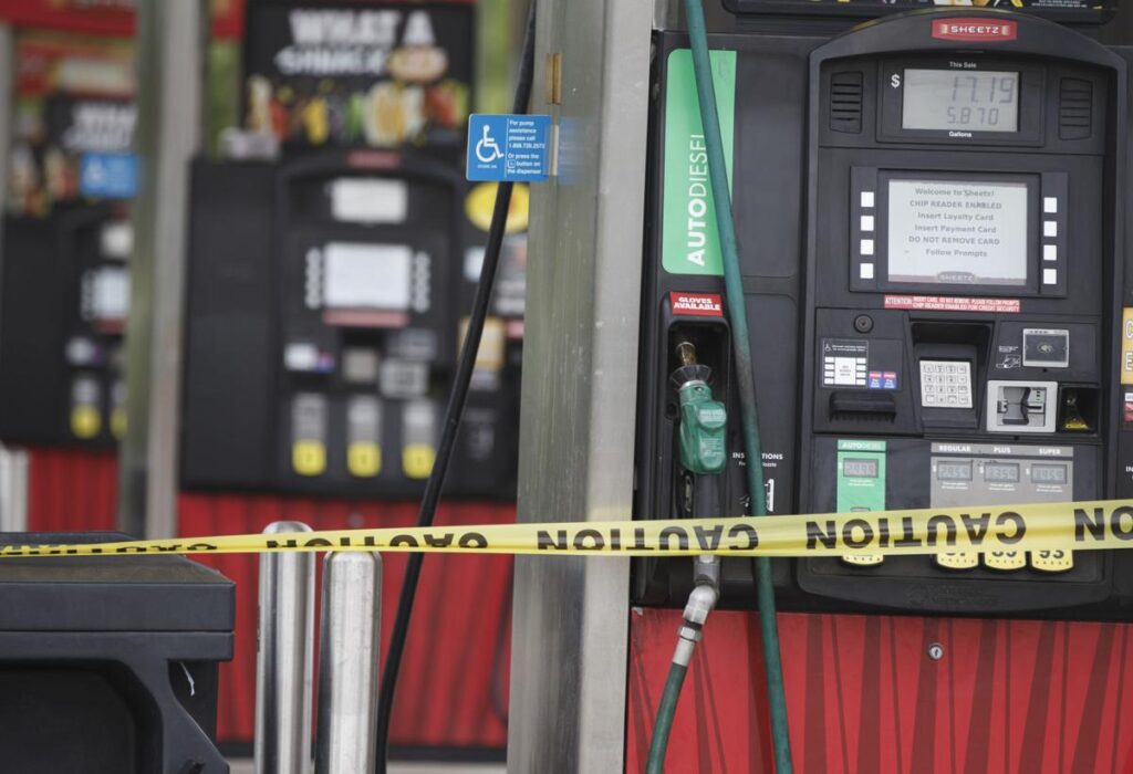 Panică din nou în Statele Unite: Cozi uriașe la benzinării, americanii se tem de o penurie de combustibili. Ce a declanșat criza