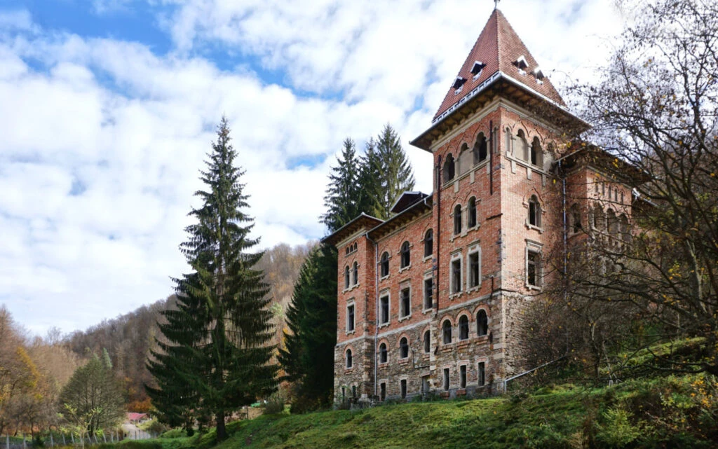 Castelul de la Zlatna a fost vândut pentru doar 260.000 de euro! Se va transforma în hotel