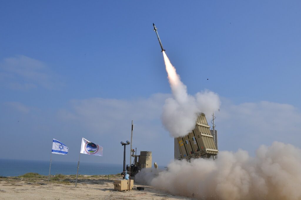 Cerul Palestinei, împânzit de rachete. Armata israeliană a lansat un nou tir