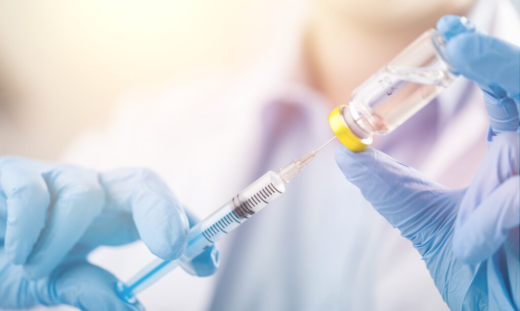 Care este eficacitatea fiecărui vaccin anti-COVID? Experții au realizat un studiu comparativ