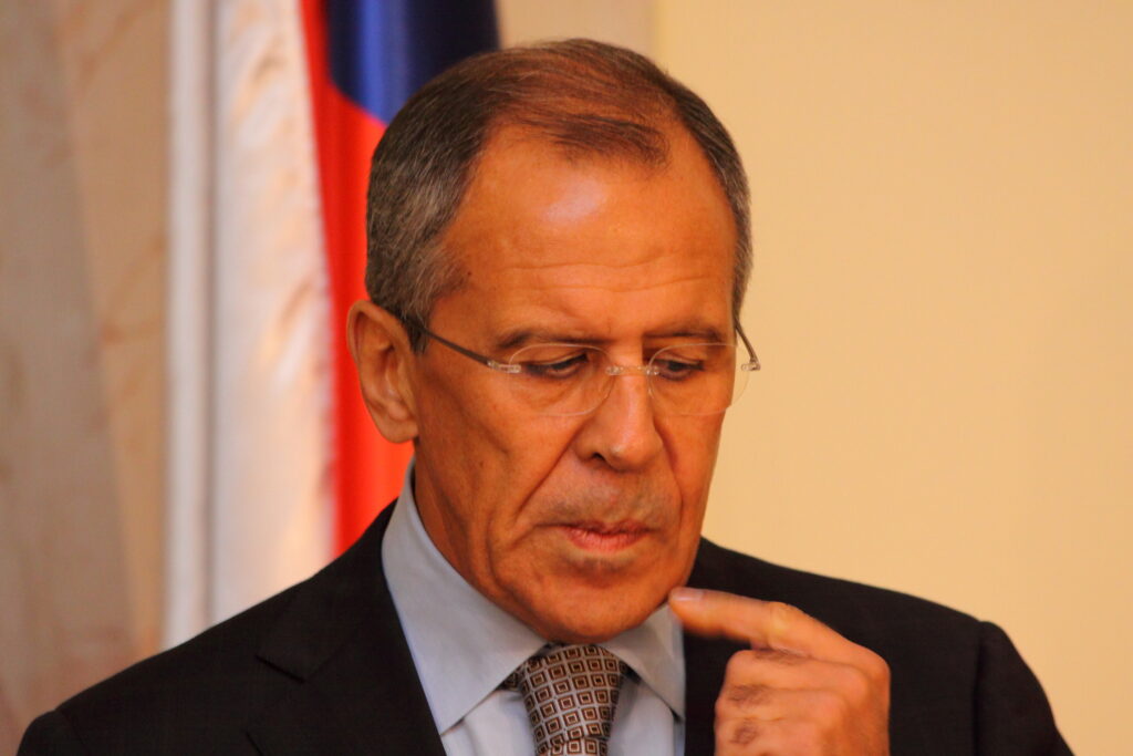 Ruşii au tupeu! Lavrov acuză NATO că refuză contactele cu Rusia la nivel de militari