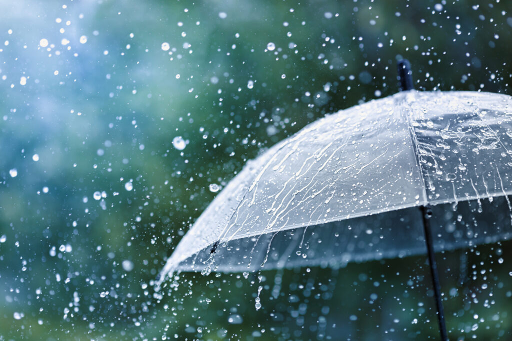 Se strică vremea! Revin ploile în România. Prognoza meteo pentru minivacanţa de 1 Mai