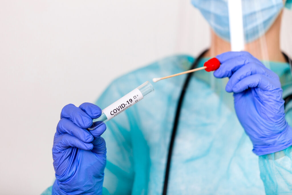 Testul PCR negativ nu exclude infecţia cu COVID-19! Concluziile celui mai mare centru de testare din țară 