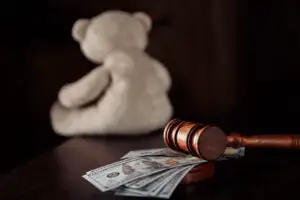 Decizie istorică în ceea ce privește pensia de întreținere a copilului. Ce a decis CCR