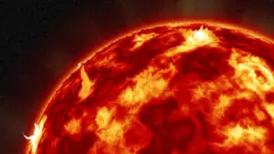 Pământul, lovit de o furtună solară. NASA se așteaptă la perturbări ale comunicațiilor