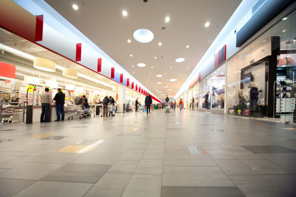 Colaps în sectorul britanic de retail. Mii de magazine s-ar putea închide, din cauza chiriilor restante
