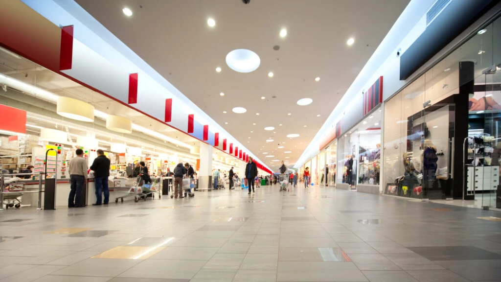 Ce mall-uri sunt deschise de Crăciun. Programul pentru 24, 25 și 26 decembrie