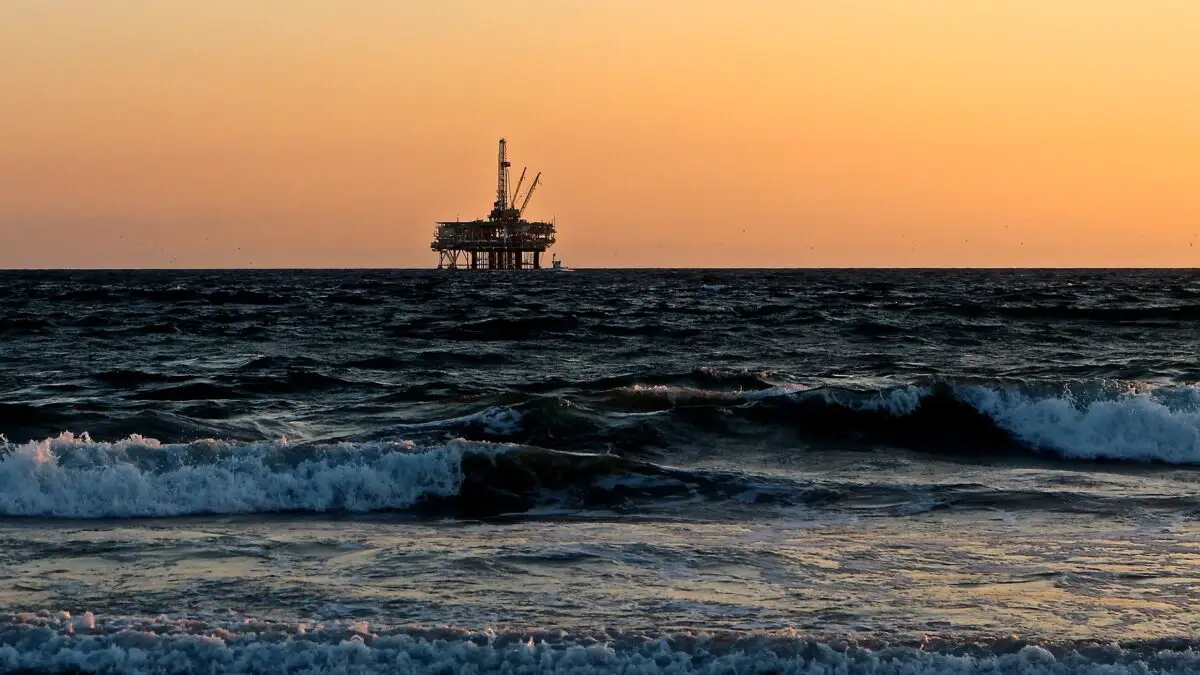 Banca pentru Comerț și Dezvoltare a Mării Negre, împrumut de 15 milioane de euro pentru dezvoltarea producției de gaze offshore a României