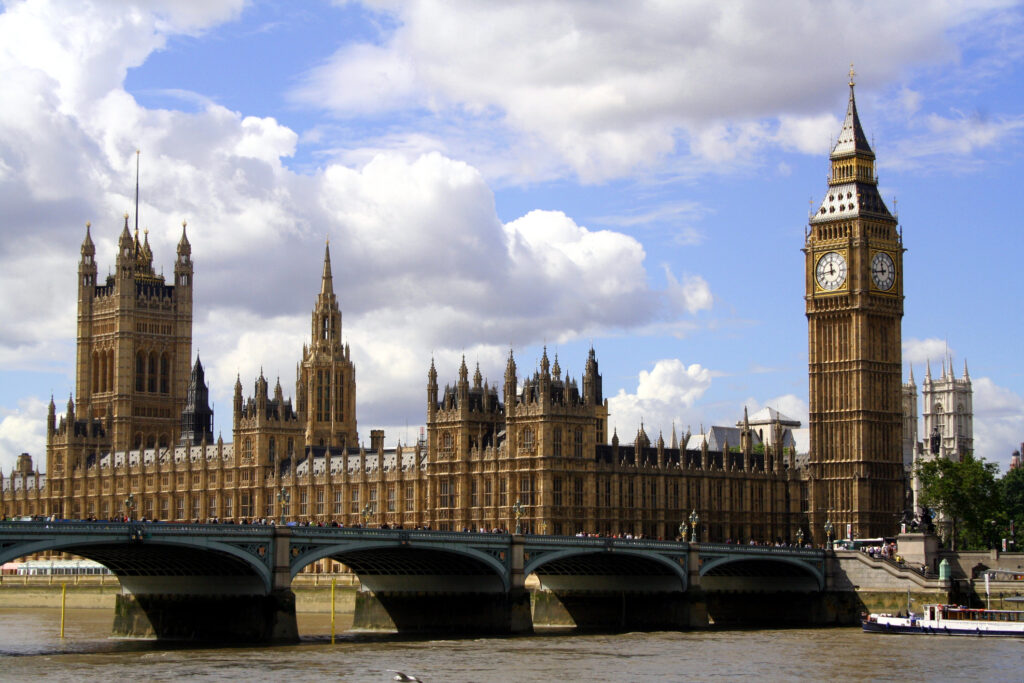Nouă controversă în Parlamentul britanic! Companiile Big Tech plătesc sume uriaşe grupurilor de lobby